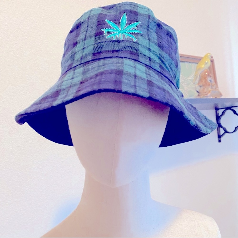 420 Friendly Bucket hat, Green Plaid/Black reversible